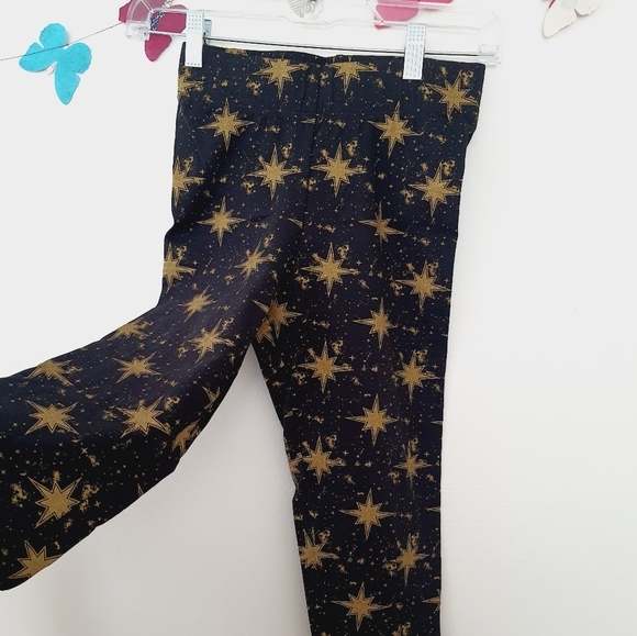 🌿Captain Marvel Black Gold Star Logo Leggings - Picture 4 of 7